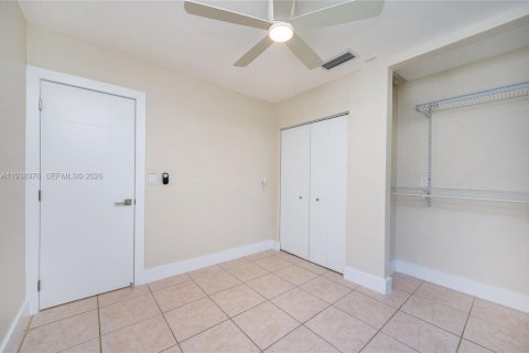 House in Miami, Florida 3 bedrooms, 130.34 sq.m. № 2002669 - photo 10