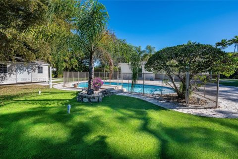 House in Miami, Florida 3 bedrooms, 130.34 sq.m. № 2002669 - photo 24