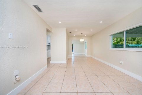 House in Miami, Florida 3 bedrooms, 130.34 sq.m. № 2002669 - photo 14