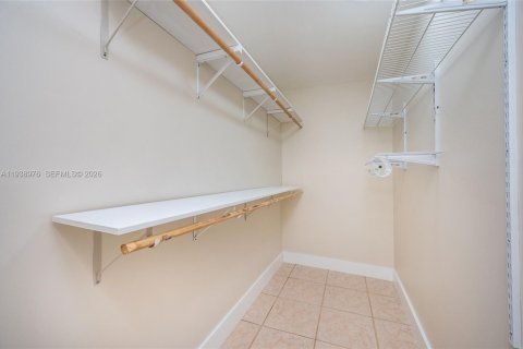 House in Miami, Florida 3 bedrooms, 130.34 sq.m. № 2002669 - photo 9