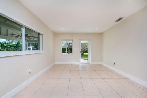 House in Miami, Florida 3 bedrooms, 130.34 sq.m. № 2002669 - photo 16