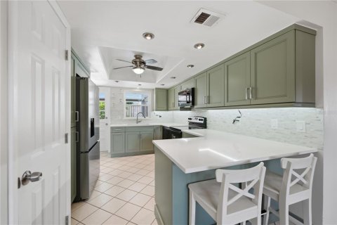 House in Altamonte Springs, Florida 4 bedrooms, 171.78 sq.m. № 2426843 - photo 4