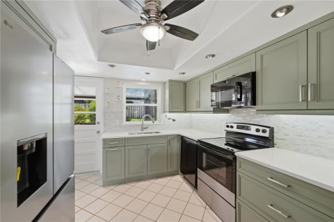 House in Altamonte Springs, Florida 4 bedrooms, 171.78 sq.m. № 2426843 - photo 6