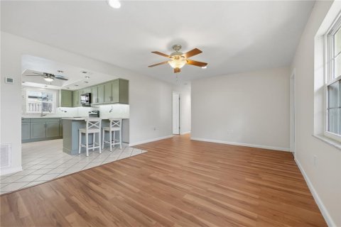 House in Altamonte Springs, Florida 4 bedrooms, 171.78 sq.m. № 2426843 - photo 13