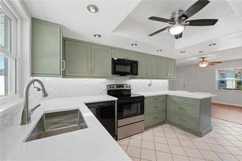 House in Altamonte Springs, Florida 4 bedrooms, 171.78 sq.m. № 2426843 - photo 8