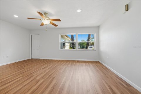 House in Altamonte Springs, Florida 4 bedrooms, 171.78 sq.m. № 2426843 - photo 11
