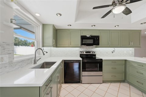 House in Altamonte Springs, Florida 4 bedrooms, 171.78 sq.m. № 2426843 - photo 7