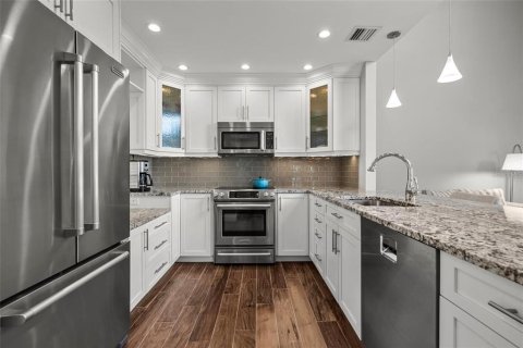 Copropriété à vendre à Sarasota, Floride: 2 chambres, 163.51 m2 № 2416562 - photo 8