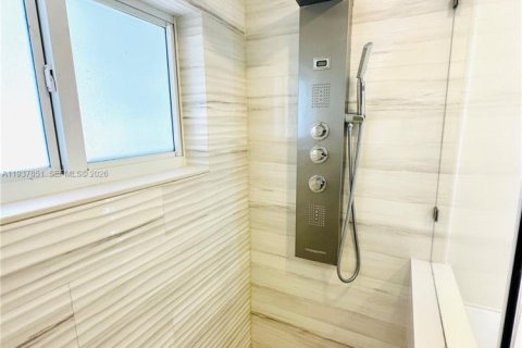 House in Hialeah, Florida 3 bedrooms, 136.47 sq.m. № 1995602 - photo 25