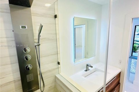 House in Hialeah, Florida 3 bedrooms, 136.47 sq.m. № 1995602 - photo 26