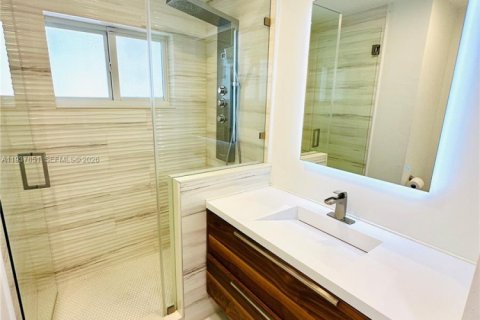 House in Hialeah, Florida 3 bedrooms, 136.47 sq.m. № 1995602 - photo 24