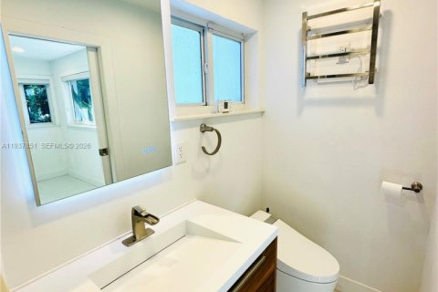 House in Hialeah, Florida 3 bedrooms, 136.47 sq.m. № 1995602 - photo 22