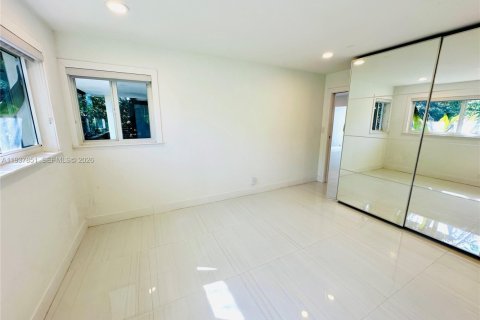 House in Hialeah, Florida 3 bedrooms, 136.47 sq.m. № 1995602 - photo 20