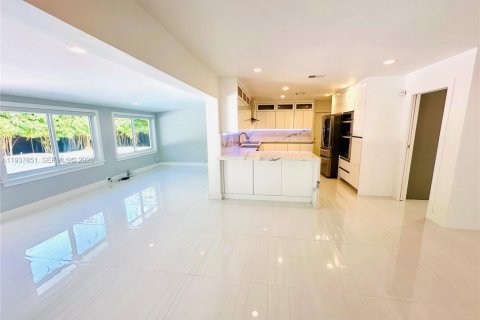House in Hialeah, Florida 3 bedrooms, 136.47 sq.m. № 1995602 - photo 7