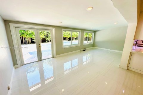House in Hialeah, Florida 3 bedrooms, 136.47 sq.m. № 1995602 - photo 13