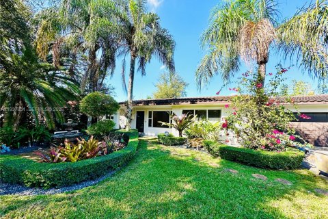 House in Hialeah, Florida 3 bedrooms, 136.47 sq.m. № 1995602