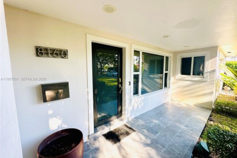 House in Hialeah, Florida 3 bedrooms, 136.47 sq.m. № 1995602 - photo 3