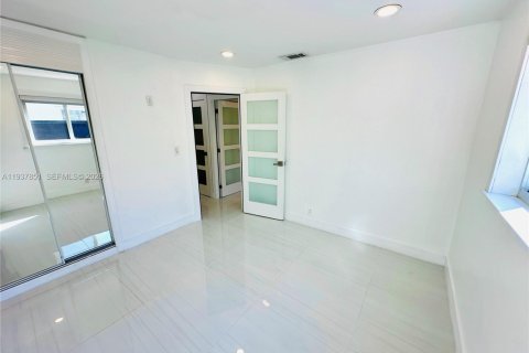 House in Hialeah, Florida 3 bedrooms, 136.47 sq.m. № 1995602 - photo 28