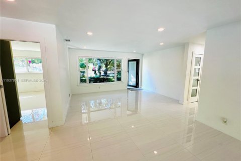 House in Hialeah, Florida 3 bedrooms, 136.47 sq.m. № 1995602 - photo 17