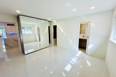 House in Hialeah, Florida 3 bedrooms, 136.47 sq.m. № 1995602 - photo 19