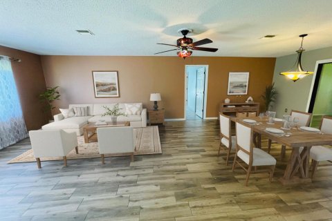 House in Lake Placid, Florida 2 bedrooms, 144 sq.m. № 2084097 - photo 2