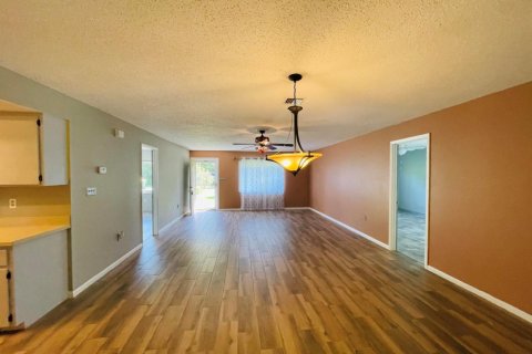 House in Lake Placid, Florida 2 bedrooms, 144 sq.m. № 2084097 - photo 5