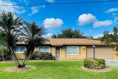 House in Lake Placid, Florida 2 bedrooms, 144 sq.m. № 2084097