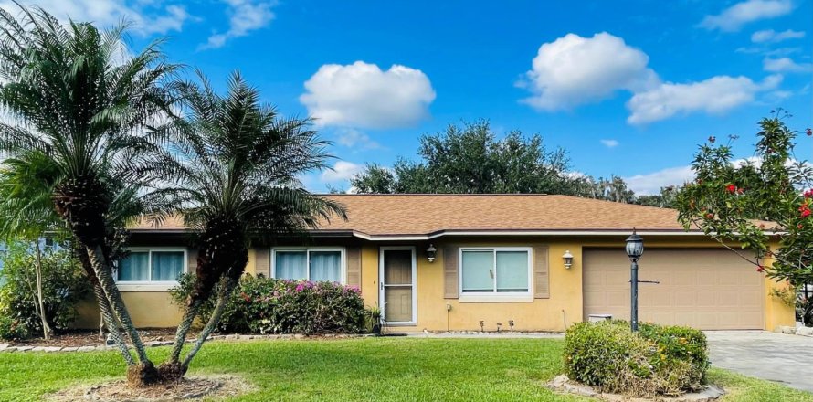 House in Lake Placid, Florida 2 bedrooms, 144 sq.m. № 2084097