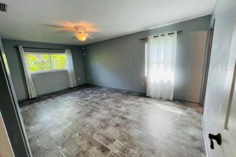 House in Lake Placid, Florida 2 bedrooms, 144 sq.m. № 2084097 - photo 14