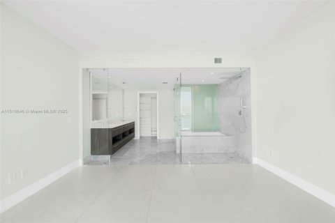 Condo in Miami, Florida, 1 bedroom  № 936277 - photo 13