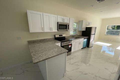 Villa ou maison à louer à Punta Gorda, Floride: 2 chambres, 77.29 m2 № 1765658 - photo 3