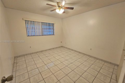 Снять в аренду таунхаус в Майами, Флорида 3 спальни, 149.57м2, № 1998337 - фото 14