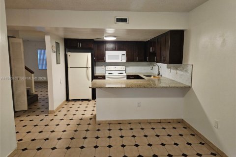 Снять в аренду таунхаус в Майами, Флорида 3 спальни, 149.57м2, № 1998337 - фото 8