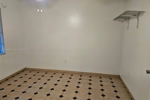 Снять в аренду таунхаус в Майами, Флорида 3 спальни, 149.57м2, № 1998337 - фото 6