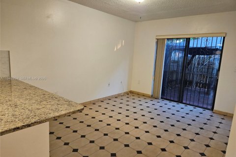 Снять в аренду таунхаус в Майами, Флорида 3 спальни, 149.57м2, № 1998337 - фото 9