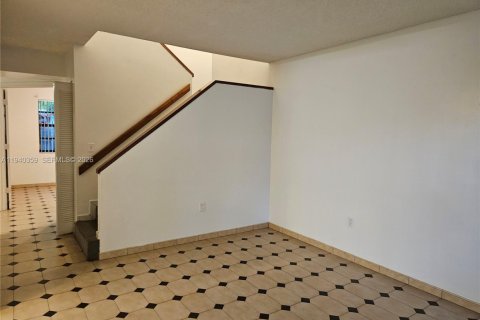 Снять в аренду таунхаус в Майами, Флорида 3 спальни, 149.57м2, № 1998337 - фото 4