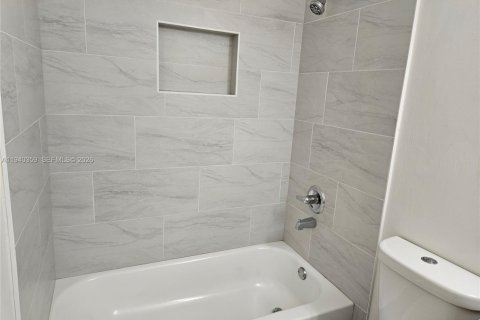 Снять в аренду таунхаус в Майами, Флорида 3 спальни, 149.57м2, № 1998337 - фото 12