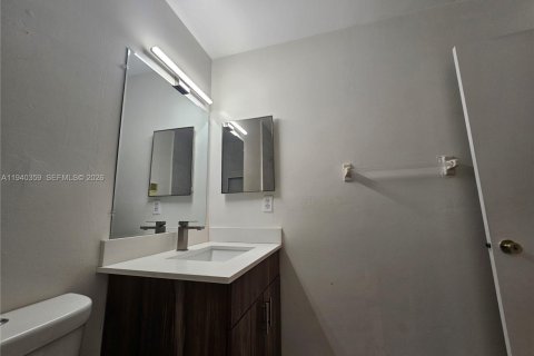 Снять в аренду таунхаус в Майами, Флорида 3 спальни, 149.57м2, № 1998337 - фото 13