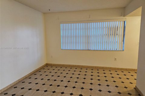 Снять в аренду таунхаус в Майами, Флорида 3 спальни, 149.57м2, № 1998337 - фото 10