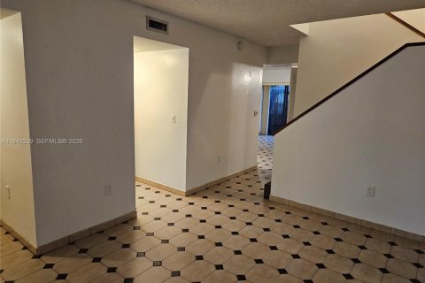 Снять в аренду таунхаус в Майами, Флорида 3 спальни, 149.57м2, № 1998337 - фото 11