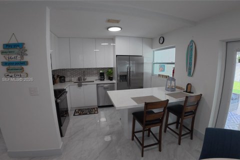 House in Miami Gardens, Florida 3 bedrooms, 129.6 sq.m. № 2374514 - photo 26
