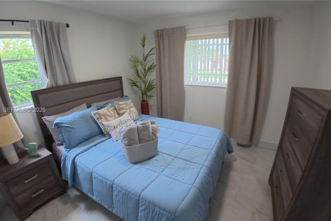House in Miami Gardens, Florida 3 bedrooms, 129.6 sq.m. № 2374514 - photo 9