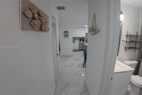 House in Miami Gardens, Florida 3 bedrooms, 129.6 sq.m. № 2374514 - photo 5