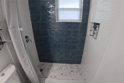 House in Miami Gardens, Florida 3 bedrooms, 129.6 sq.m. № 2374514 - photo 18