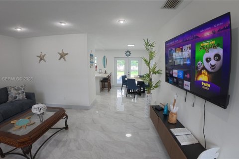 House in Miami Gardens, Florida 3 bedrooms, 129.6 sq.m. № 2374514