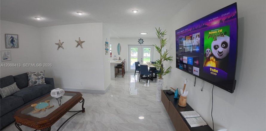 House in Miami Gardens, Florida 3 bedrooms, 129.6 sq.m. № 2374514