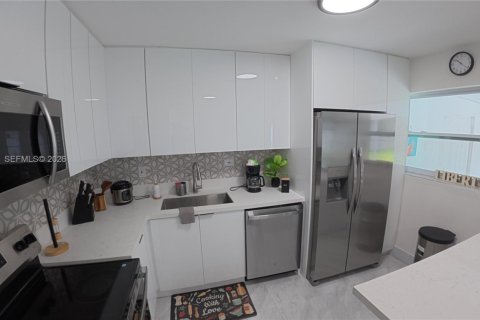 House in Miami Gardens, Florida 3 bedrooms, 129.6 sq.m. № 2374514 - photo 22