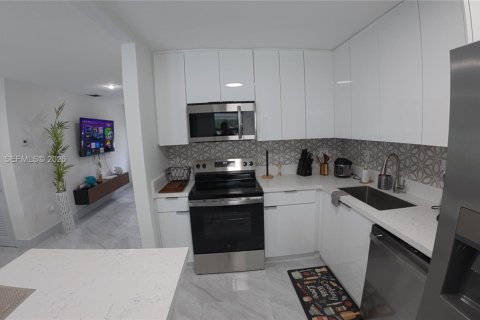 House in Miami Gardens, Florida 3 bedrooms, 129.6 sq.m. № 2374514 - photo 25