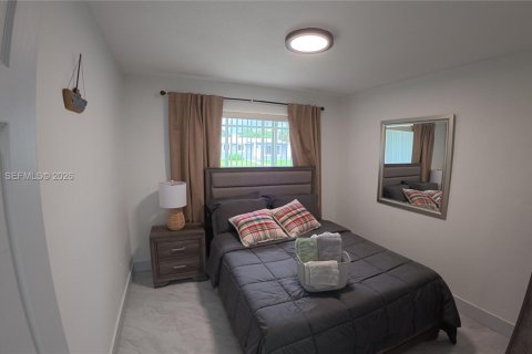 House in Miami Gardens, Florida 3 bedrooms, 129.6 sq.m. № 2374514 - photo 13