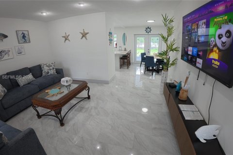 House in Miami Gardens, Florida 3 bedrooms, 129.6 sq.m. № 2374514 - photo 4